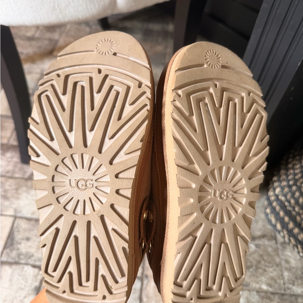 UGG Goldenstar Villa Clog - Picture 6 of 9
